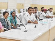 हाट गांव को सडक से जोडने मामले में जिलाधिकारी ने ली समीक्षा बैठक,