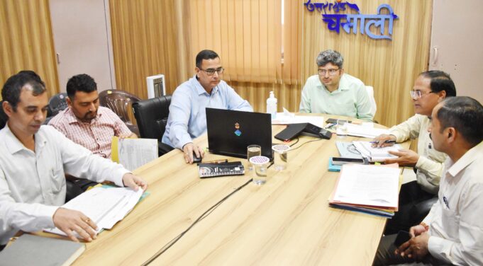 जिलाधिकारी ने की जल जीवन मिशन कार्यो की समीक्षा। निर्माणाधीन योजनाओं को जल्द से जल्द पूर्ण करने के दिए निर्देश