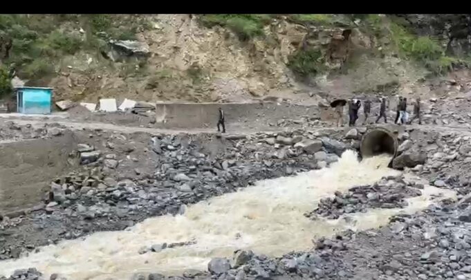 तमक नाले में वैक्लिप मार्ग तैयार, लोगो ने ली राहत क़ी सांस