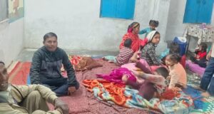 भूस्खलन के संभावित खतरे को देखते हुए परिवारों को प्रशासन ने सुरक्षित स्थानों पर किया शिफ्ट