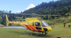 बीमार एवं गर्भवती महिलाओ को हेलीकाप्टर के माध्यम से पहुंचाया जोलीग्रांट