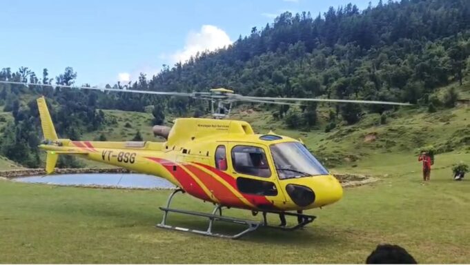 बीमार एवं गर्भवती महिलाओ को हेलीकाप्टर के माध्यम से पहुंचाया जोलीग्रांट