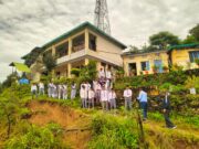 मैठाणा स्कूल भवन के समीप भूधंसाव से अभिभावक चिंतित, जल्द समाधान की रखी मांग