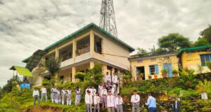 मैठाणा स्कूल भवन के समीप भूधंसाव से अभिभावक चिंतित, जल्द समाधान की रखी मांग