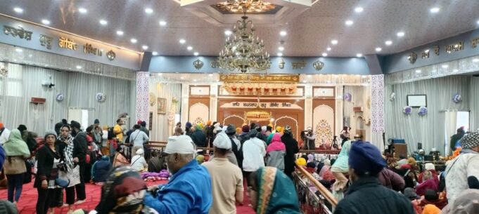 श्री हेमकुंट साहिब में दर्शन के लिए बाढ़ की आपदा के बावजूद बड़ी संख्या में पहुंच रहे श्रद्धालु: चढ़दी कला की भावना का जीवंत उदाहरण