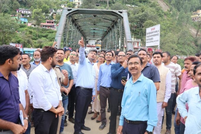 आपदा प्रभावित थराली पहुँची अंतर-मंत्रालयी केंद्रीय टीम, नुक़सान का किया प्रत्यक्ष आकलन