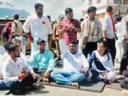 परीक्षा परिणाम में अनियमितता के विरोध में एबीवीपी के छात्रों ने गोपेश्वर चमोली मौटर मार्ग पर लगाया जाम, उग्र आंदोलन की दी चैतावनी