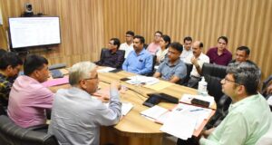 जिलाधिकारी ने शिक्षा विभाग की समीक्षा बैठक ली
