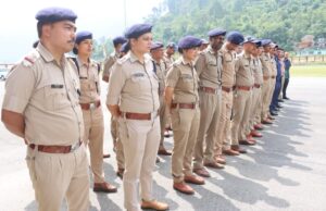 गौचर हवाई पट्टी पर चाक-चौबंद सुरक्षा: पुलिस बल को किया ब्रीफ, सतर्कता बरतने के निर्देश