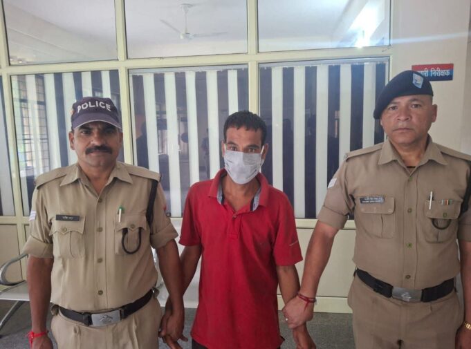 पत्नी की बेरहमी से की हत्या और हो गया फरार,पुलिस ने किया गिरफ्तार,भेजा जेल।