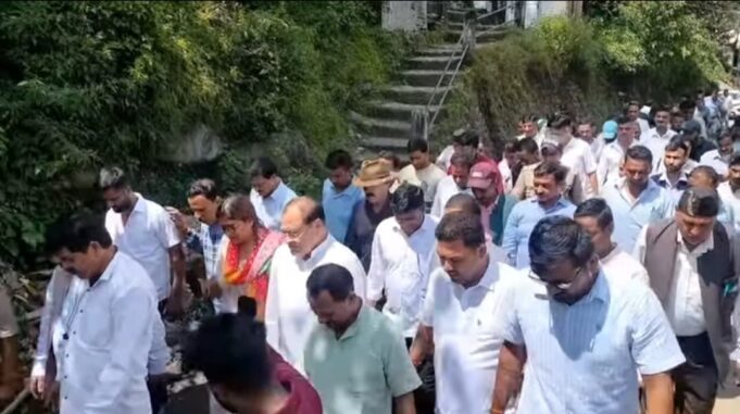 चमोली – नेता प्रतिपक्ष यशपाल आर्य ने थराली के आपदा प्रभावितों से मुलाकात कर मदद के लिए बढ़ाया हाथ।