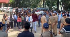 कभी फेल कभी पास से नाराज एनसयूआई छात्र संगठन ने निकाली मंत्री की शव यात्रा