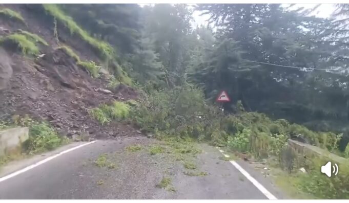 जनपद मे भारी बारिस, राष्ट्रीय राजमार्ग जगह जगह बंद, जन जीवन अस्तव्यस्त