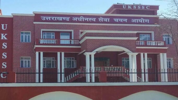 UKSSSC लीक घोटाला: मुख्य आरोपी की तलाश में ताबड़तोड़ छापेमारी, अवैध बिजली कनेक्शन पर पिता के खिलाफ मुकदमा UKSSSC leak scam: Rapid raids to find main accused, case filed against father for illegal electricity connection