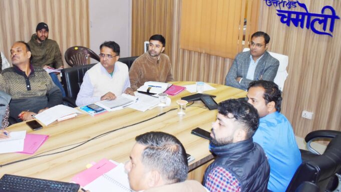 जिलाधिकारी ने आरडब्लूडी एवं डीएलडीए के निर्माण कार्यों के प्रगति की समीक्षा की