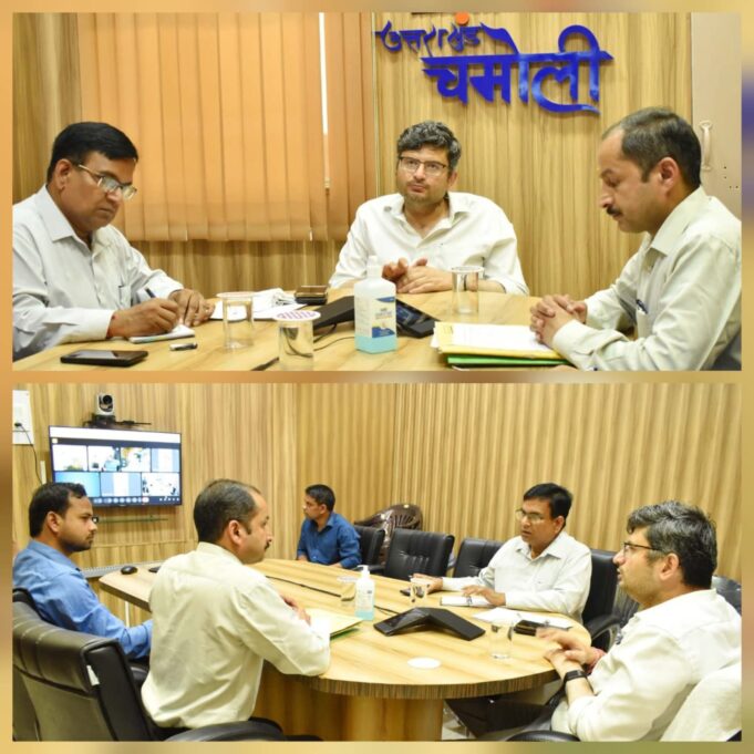 प्राकृतिक आपदा प्रभावित गांवों के विस्थापन एवं पुनर्वास हेतु जिलाधिकारी ने की समीक्षा बैठक