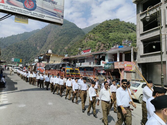आरएसएस के शताब्दी वर्ष पर कर्णप्रयाग आयोजित किया गया पथ संचलन
