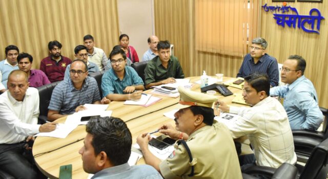 कृमि मुक्ति दिवस और पल्स पोलियो अभियान की तैयारियों को लेकर जिलाधिकारी ने ली समीक्षा बैठक