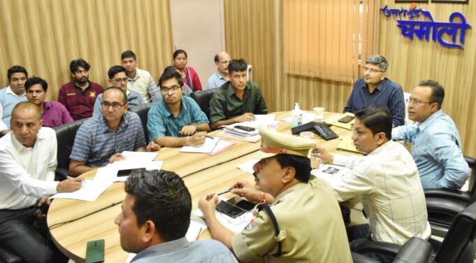 कृमि मुक्ति दिवस और पल्स पोलियो अभियान की तैयारियों को लेकर जिलाधिकारी ने ली समीक्षा बैठक