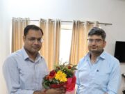डॉ. संदीप तिवारी ने नवनियुक्त जिलाधिकारी गौरव कुमार से की सौजन्य भेंट
