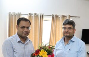डॉ. संदीप तिवारी ने नवनियुक्त जिलाधिकारी गौरव कुमार से की सौजन्य भेंट