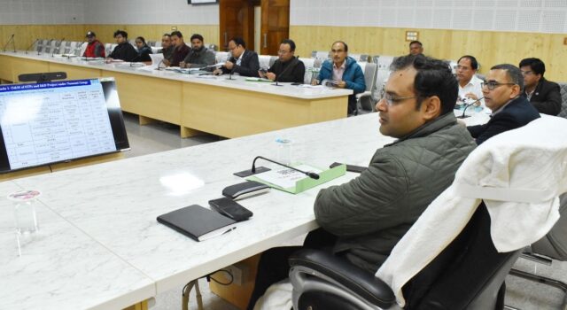 जिलाधिकारी ने गंगा संरक्षण समिति के कार्यों की समीक्षा की