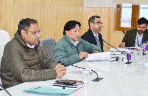 जिलाधिकारी ने ली जिला स्तरीय पुनरीक्षण समिति की बैठक