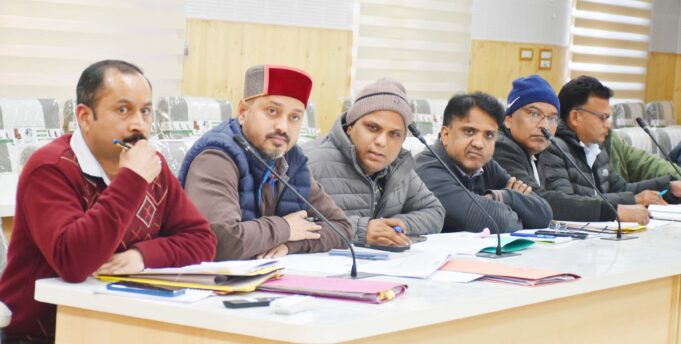 जिलाधिकारी ने की आपदा से क्षतिग्रस्त परिसंपत्तियों के पुनर्निर्माण की समीक्षा