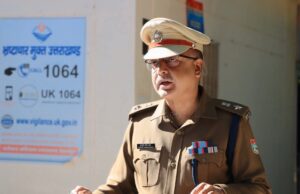 “वन्दे मातरम्” के 150 वर्ष, चमोली पुलिस ने एकसुर में गाया राष्ट्रगीत