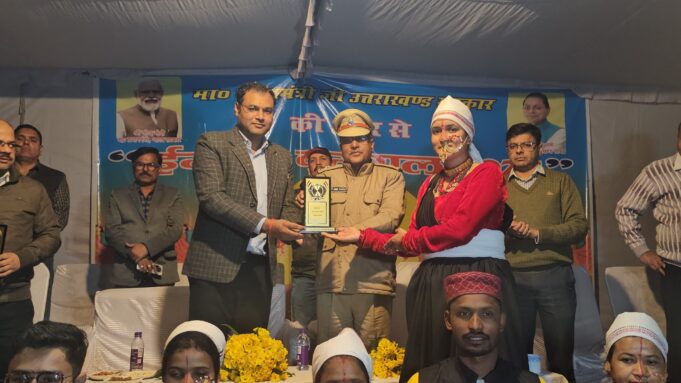 जिला प्रशासन ने आयोजित की भव्य इगास बग्वाल