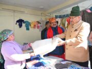 देश के प्रथम गांव माणा पहुंचे ग्राम्य विकास मंत्री गणेश जोशी सेना के जवानों और ग्रामीणों से की मुलाकात