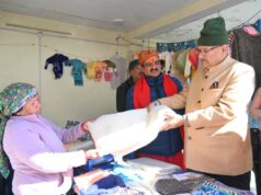 देश के प्रथम गांव माणा पहुंचे ग्राम्य विकास मंत्री गणेश जोशी सेना के जवानों और ग्रामीणों से की मुलाकात