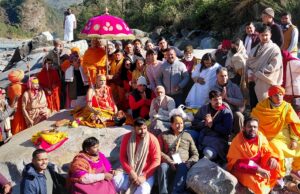 गंगा की अविरलता जरूरी : स्वामी अवमुक्तेश्वरानंद