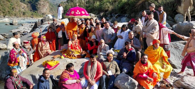 गंगा की अविरलता जरूरी : स्वामी अवमुक्तेश्वरानंद