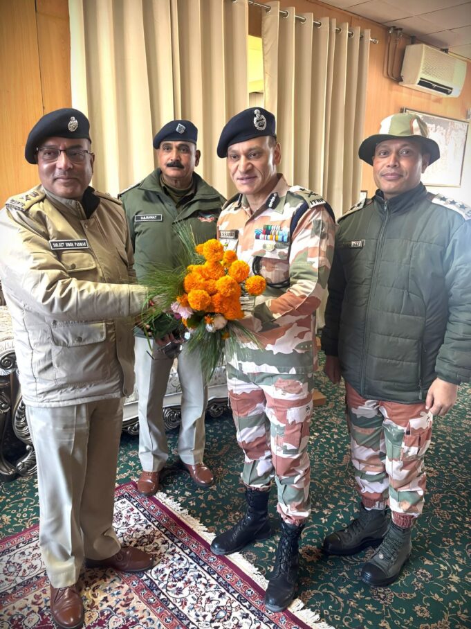 प्रधानमंत्री के आह्वान के बाद औली में बढ़ी तैयारियाँ, शीतकालीन खेलों व आगामी नववर्ष 2026 की संभावित भीड़ को लेकर एसपी चमोली व आईटीबीपी के बीच सुरक्षा समन्वय बैठक