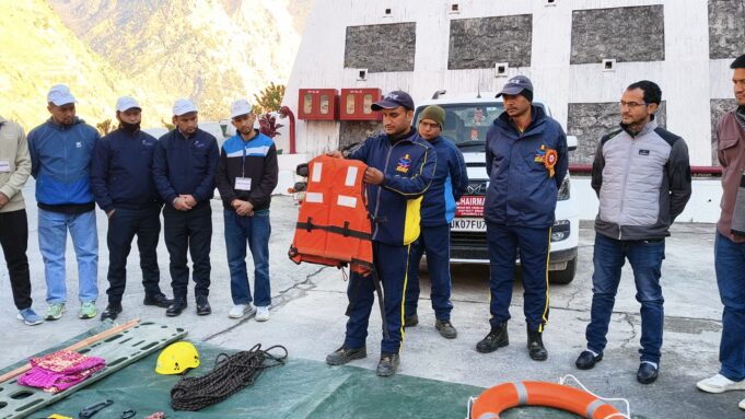 रेड क्रॉस ने जेपी कम्पनी के कार्मिकों को सिखाए आपदा के गुर