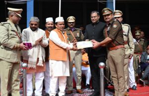 चमोली में हर्षोल्लास के साथ मनाया गया 77वां गणतंत्र दिवस