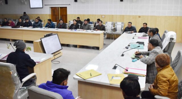 जिलाधिकारी ने दिसंबर माह की बीस सूत्री कार्यक्रम की प्रगति और जिला योजना की प्रगति की समीक्षा बैठक ली
