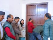 डीएम ने राजनीतिक दलों के प्रतिनिधियों के साथ वेयरहाउस का किया निरीक्षण।