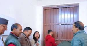 डीएम ने राजनीतिक दलों के प्रतिनिधियों के साथ वेयरहाउस का किया निरीक्षण।