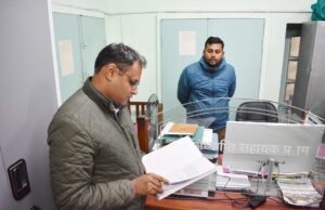 जिलाधिकारी ने किया कलेक्ट्रेट के विभिन्न पटलो का निरीक्षण