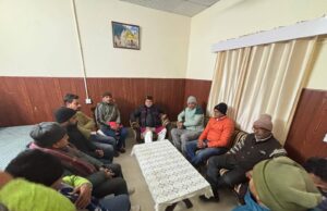 गोपेश्वर नगर से जुड़ी समस्याओं के समाधान के लिए नागरिक मंच ने भाजपा प्रदेश अध्यक्ष महेंद्र भट्ट से की मुलाकात