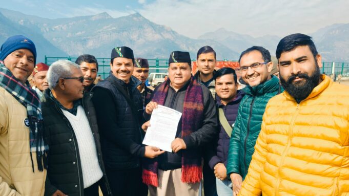 पत्रकार हितों के लिए प्रेसक्लब चमोली ने राज्य सभा सांसद महेंद्र भट्ट को सौंपा ज्ञापन