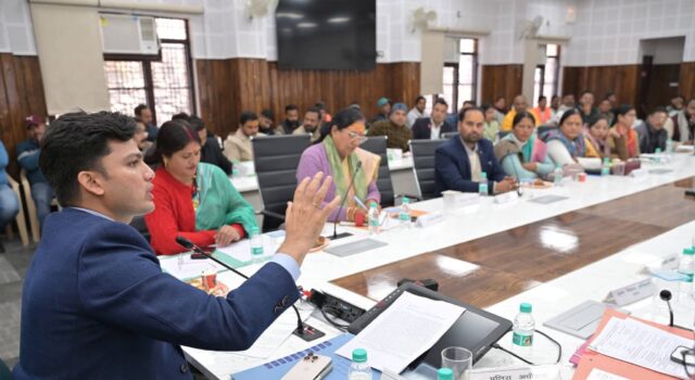 2026 केदारनाथ यात्रा तैयारियों को लेकर जिलाधिकारी ने ली बैठक, दिए आवश्यक निर्देश