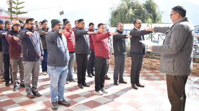 शासकीय कार्यालयों एवं कलेक्ट्रेट परिसर में मतदाता जागरूकता कार्यक्रम हुये आयोजित