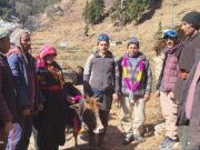 गणतंत्र की सबसे खूबसूरत तस्वीर!– वाण गांव के दो युवाओं ने मसीहा बनकर बचाई बर्फ में फंसे 12 बेजुबानों की जान
