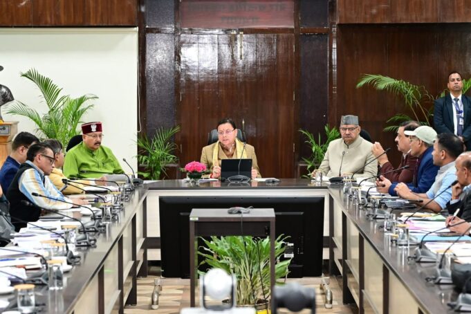 मुख्यमंत्री पुष्कर सिंह धामी ने सचिवालय में कृषि, पशुपालन, पर्यटन एवं उद्योग क्षेत्रों से जुड़ी विभिन्न योजनाओं की समीक्षा की