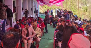 कर्णप्रयाग के न्याय पंचायत झिरकोटी में जन-जन के द्वार कार्यक्रम के तहत लगा बहुउद्देशीय शिविर