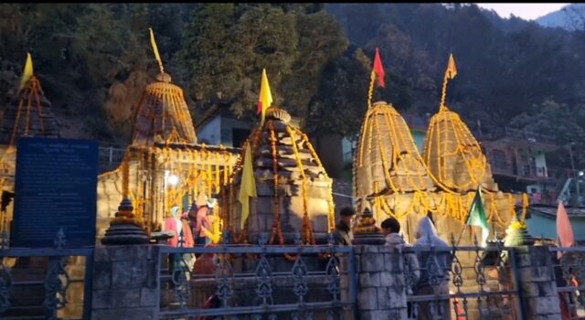 विधि विधान से खुले पंच बद्री में प्रथम आदिबद्री मंदिर के कपाट