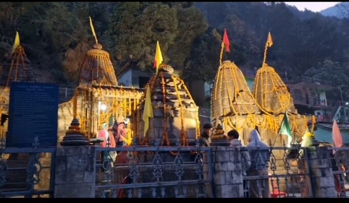 विधि विधान से खुले पंच बद्री में प्रथम आदिबद्री मंदिर के कपाट